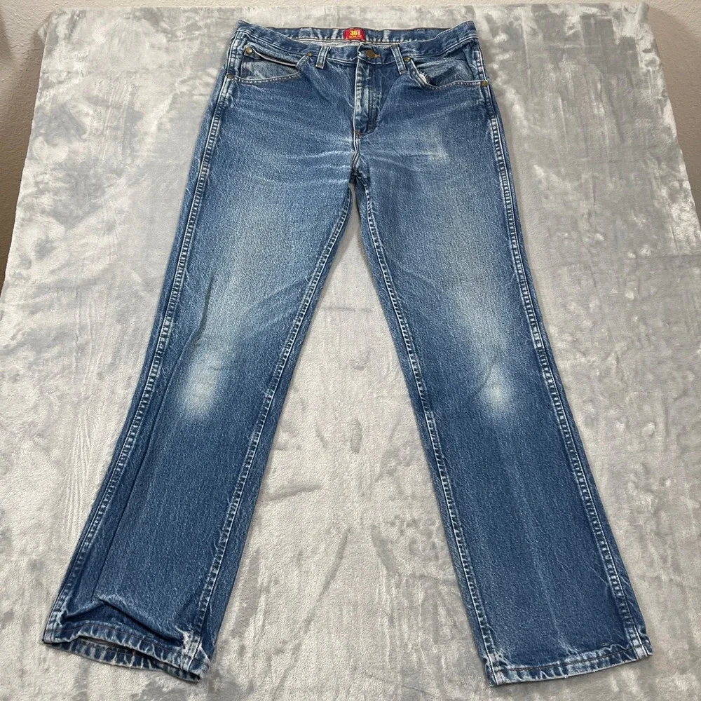 Wrangler Jeans Mens 34x32 Straight Leg Casual Work Slim Fit Blue Denim